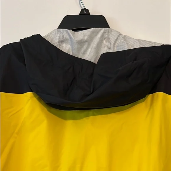 The North Face Yellow and Black Lightweight Shirt Jacket